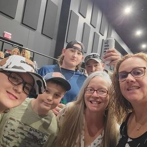 Meet your Posher, Loriann